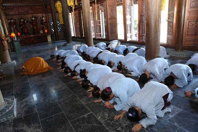 Dong Cao Pagoda offering to the rain retreat schools